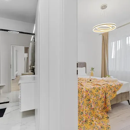 1bdr With Balcony & Private Parking Lägenhet *