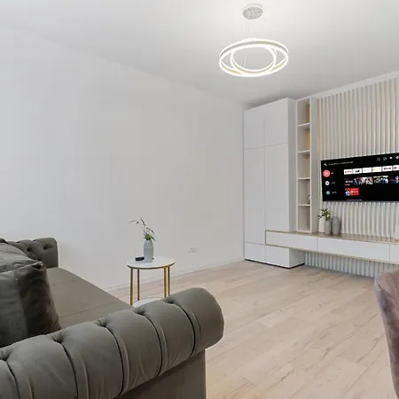 1bdr With Balcony & Private Parking Lägenhet *